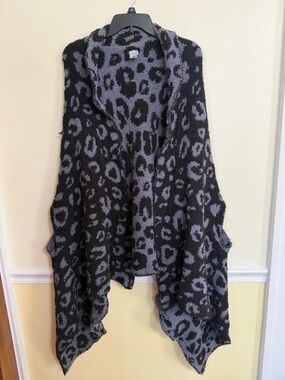 Women’s One-Size Reversible Leopard Print Open Front Cozy Shawl- Black & Gray